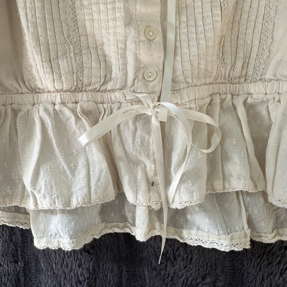American Eagle Outfitters Swiss Dot Peasant Blouse in Cream Color Size Medium - Picture 6 of 9